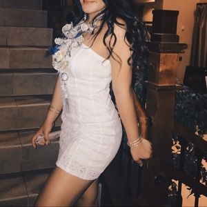 Cute strapless white dress 👗